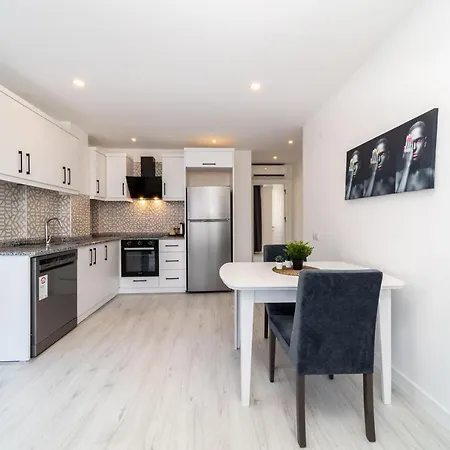 Central Flat With Balcony In Muratpasa Apartment *