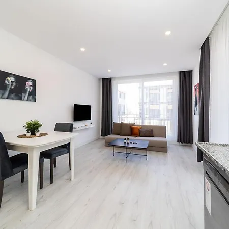 Apartment Central Flat With Balcony In Muratpasa