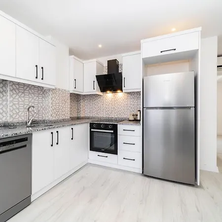 Central Flat With Balcony In Muratpasa *