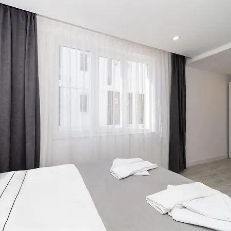 Central Flat With Balcony In Muratpasa *