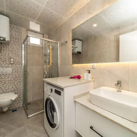 Central Flat With Balcony In Muratpasa Antalya