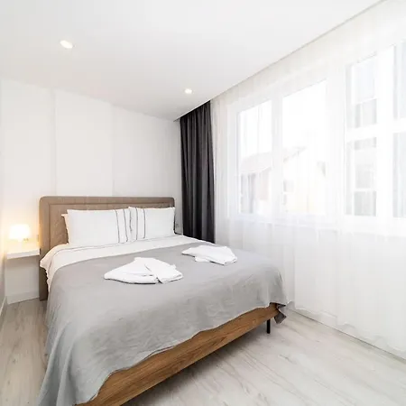 Central Flat With Balcony In Muratpasa